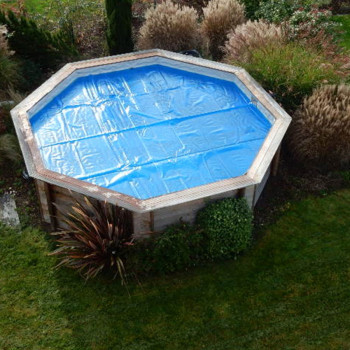 Couverture d'été à bulle pour piscine bois